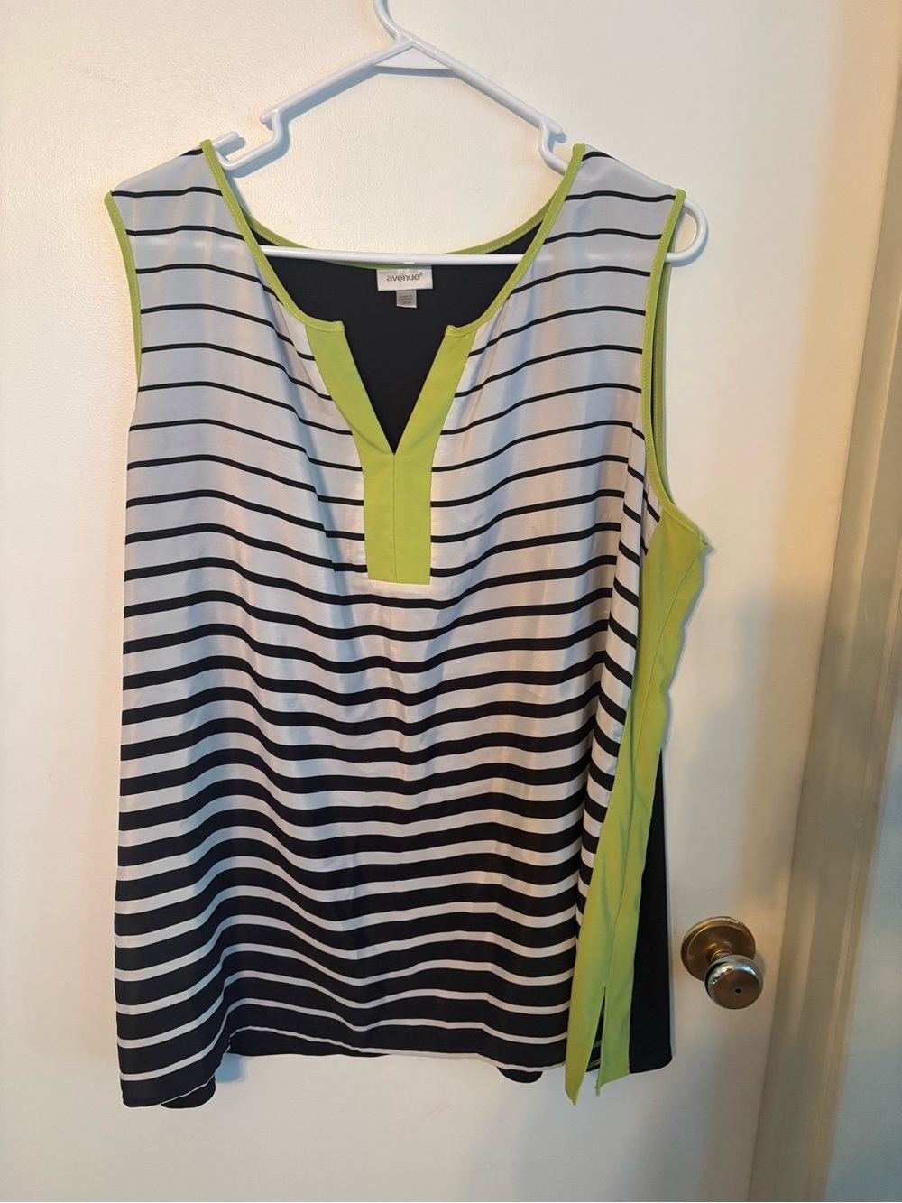 Avenue black & White Striped Tank with Lime Trim size 18/20